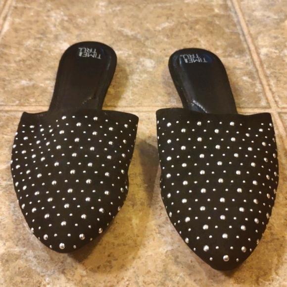 Shoes - Picture 3 of 4